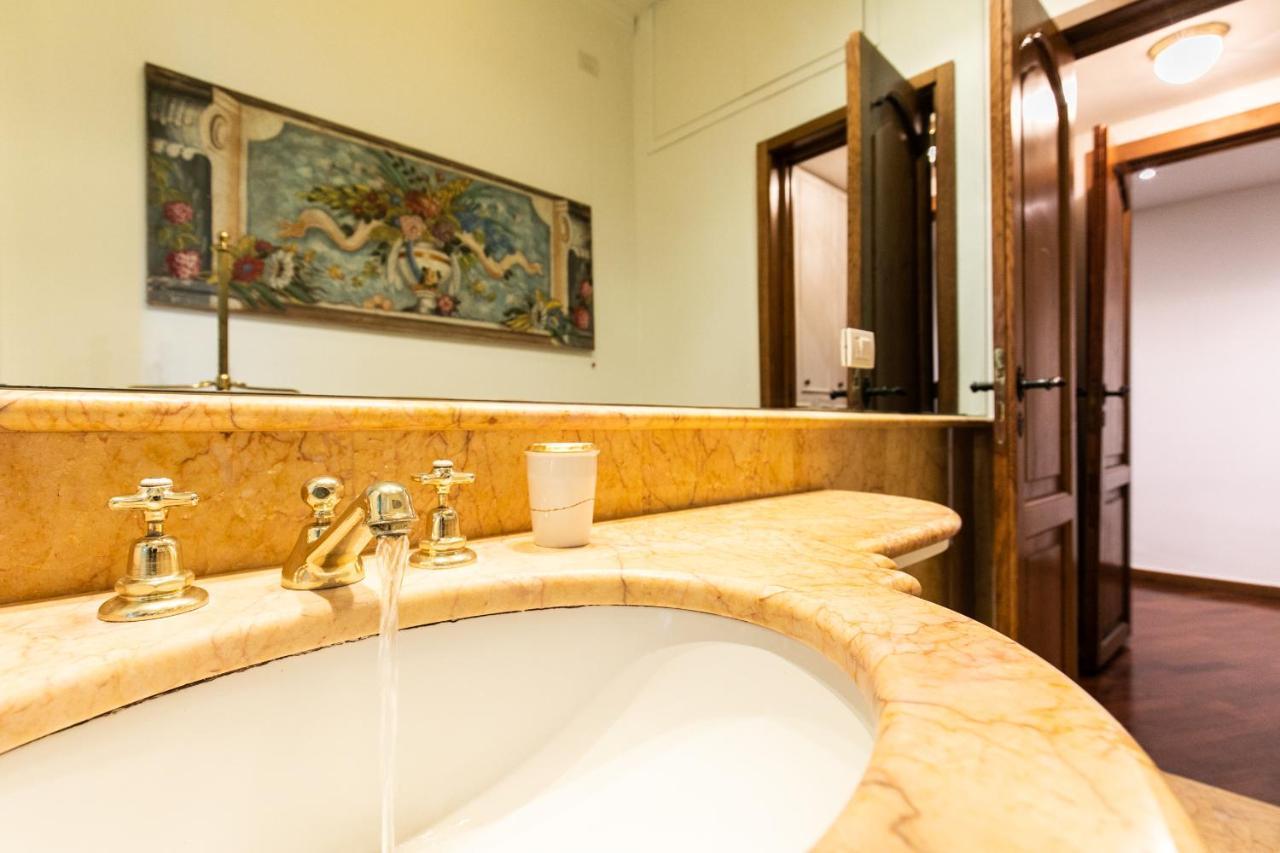 Klimt - Jacuzzi 5 Star - Luxury Design Apartment Milan Luaran gambar