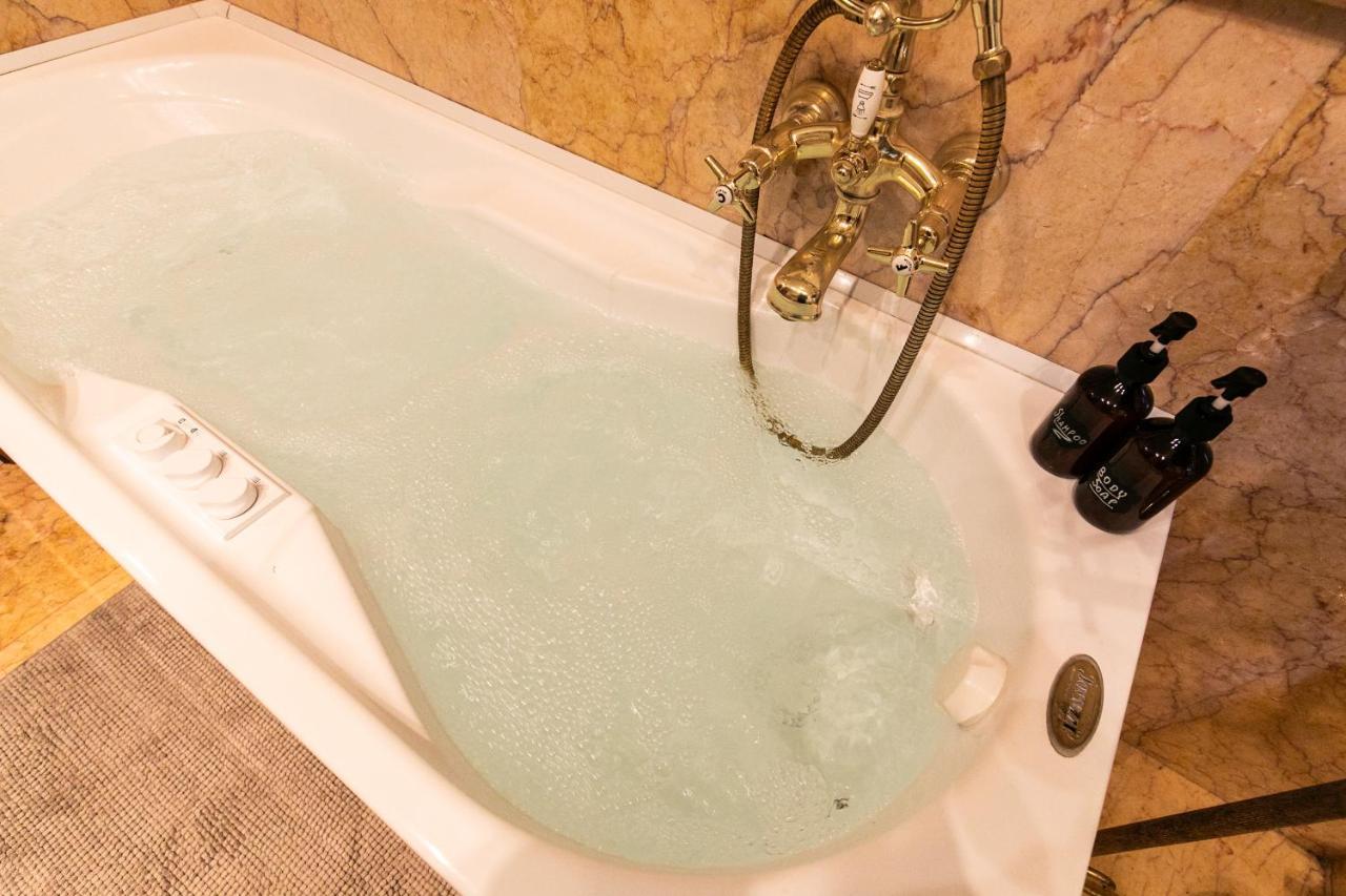 Klimt - Jacuzzi 5 Star - Luxury Design Apartment Milan Luaran gambar