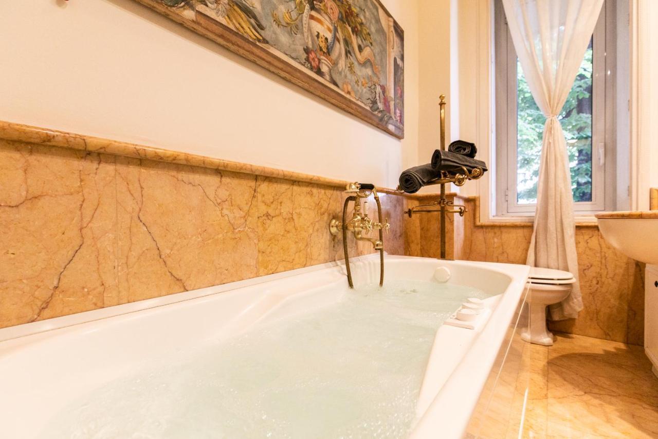 Klimt - Jacuzzi 5 Star - Luxury Design Apartment Milan Luaran gambar