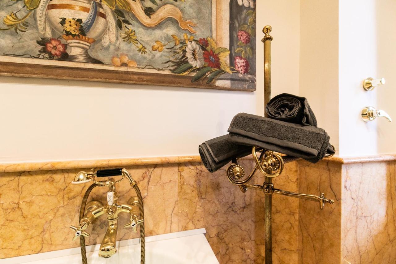 Klimt - Jacuzzi 5 Star - Luxury Design Apartment Milan Luaran gambar